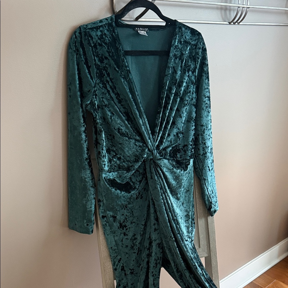 Green Velvet Long Sleeve Dress